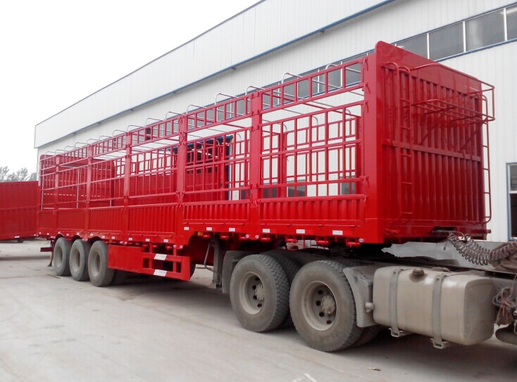 廠家直銷供應(yīng)倉欄運(yùn)輸半掛車，低平板掛車高強(qiáng)鋼材