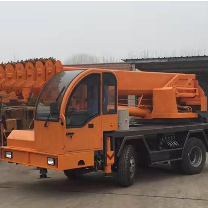 濟(jì)寧吊車6噸小吊車495發(fā)動機(jī) 無尾配重鐵變形伸縮吊車 拐彎靈活 汽車吊