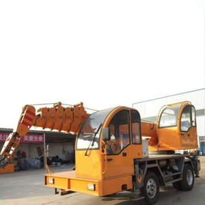 濟(jì)寧吊車6噸小吊車495發(fā)動機(jī) 無尾配重鐵變形伸縮吊車 拐彎靈活 汽車吊