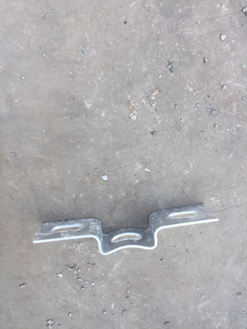 托架  波形護(hù)欄托架  護(hù)欄板托架  廠家供應(yīng)護(hù)欄托架