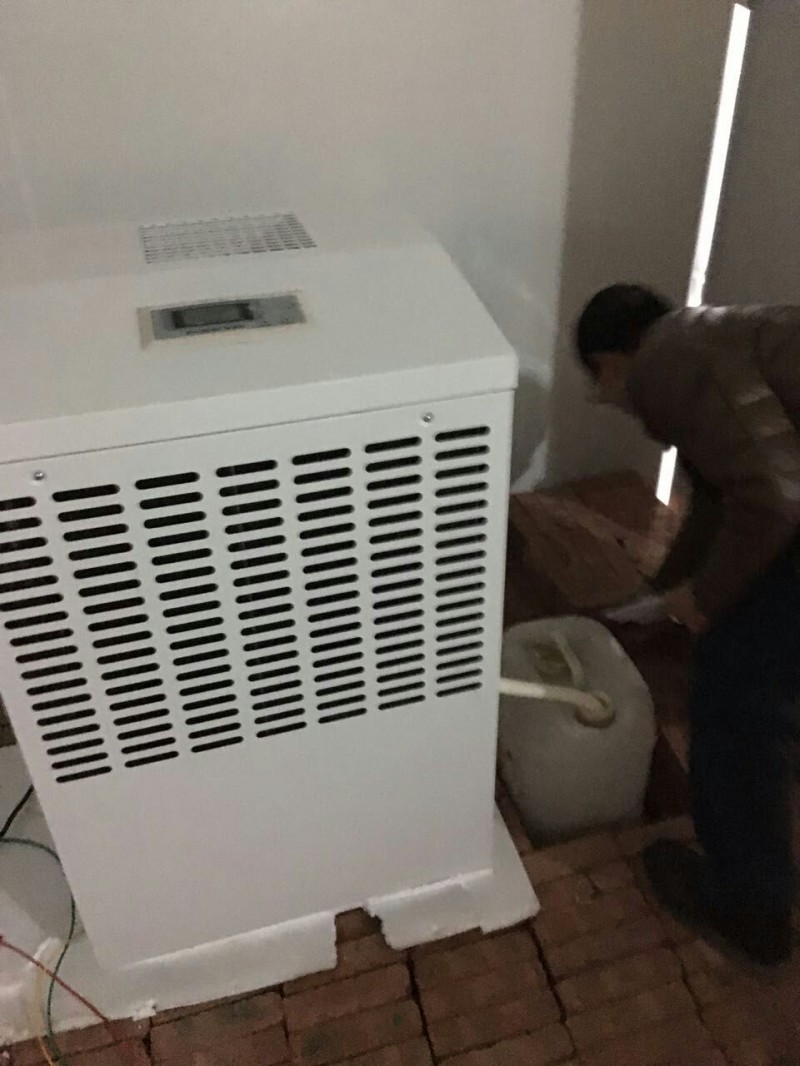 武漢耐低溫除濕機(jī)，醫(yī)用陰涼庫(kù)低溫抽濕機(jī)