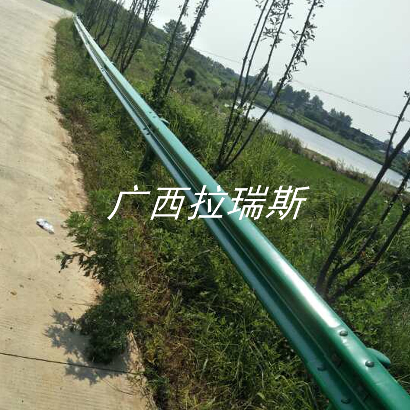 云南高速公路護欄 波形護欄廠家今日批發價格
