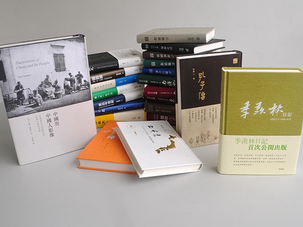 廠家直銷精裝書   創(chuàng)意精裝書定做  精裝書定制